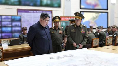 Северная Корея проводит учения по нанесению "ядерного удара"